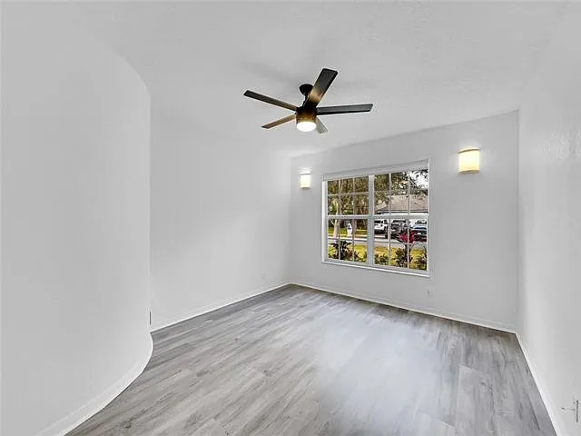 4414 NW 52nd St — Photo 15