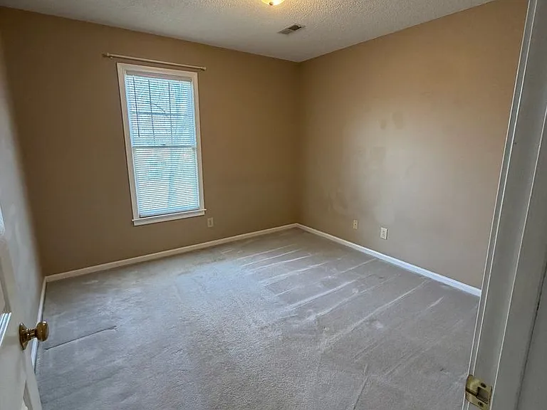 2076 Howlong Ave — Photo 18