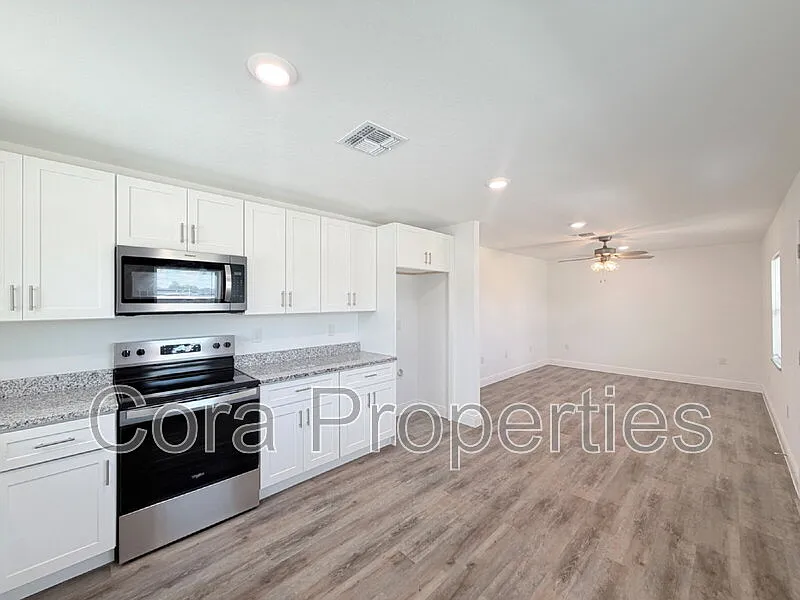 2 bed, 2.0 bath, 900 sqft, $1,500 — Photo 3