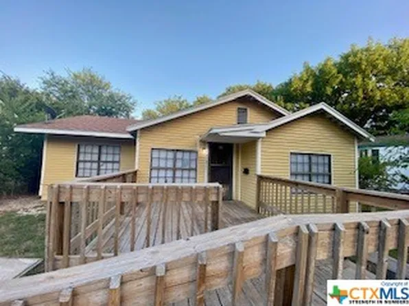 702 W Mahan St, Port Lavaca, TX 77979