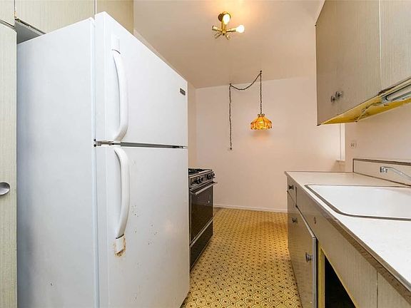 2nd image of 88-40 Francis Lewis Blvd #22BB