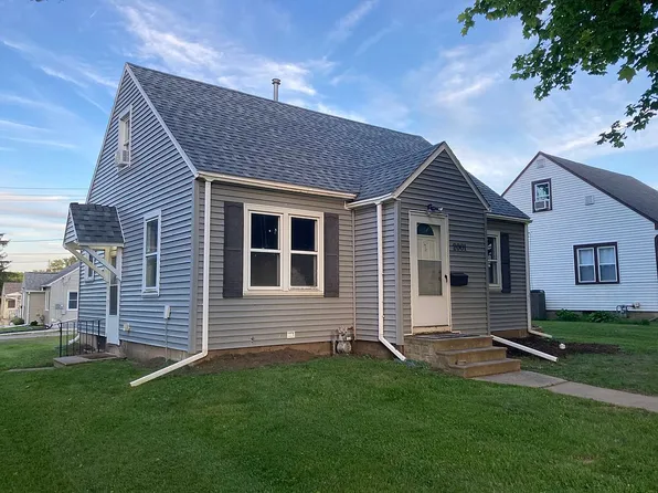 2001 W 7th St, Waterloo, IA 50702