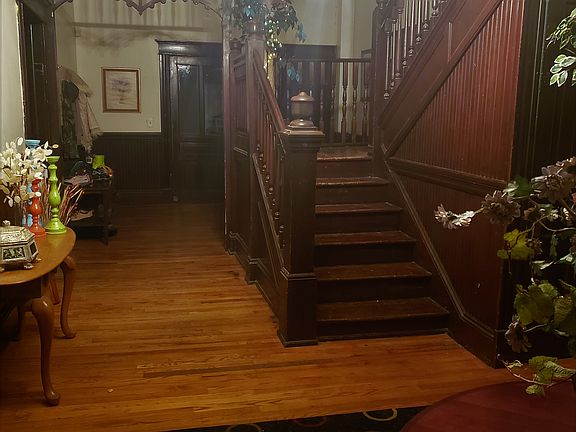 5th image of 408 W Bell St