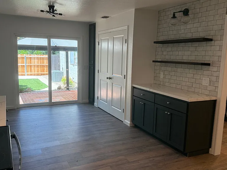 560 Edgewood Dr — Photo 13