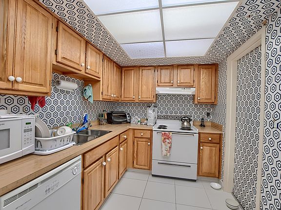 4th image of 7754 Lakeside Blvd APT 483