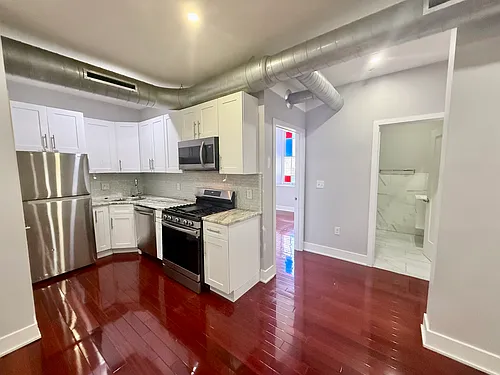 302 Richmond St Photo 1
