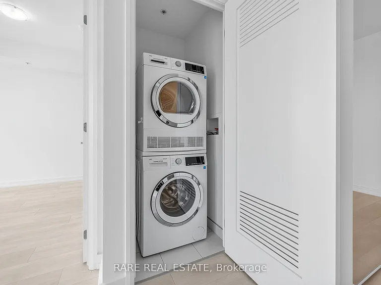 75 James St S #2104 — Photo 14