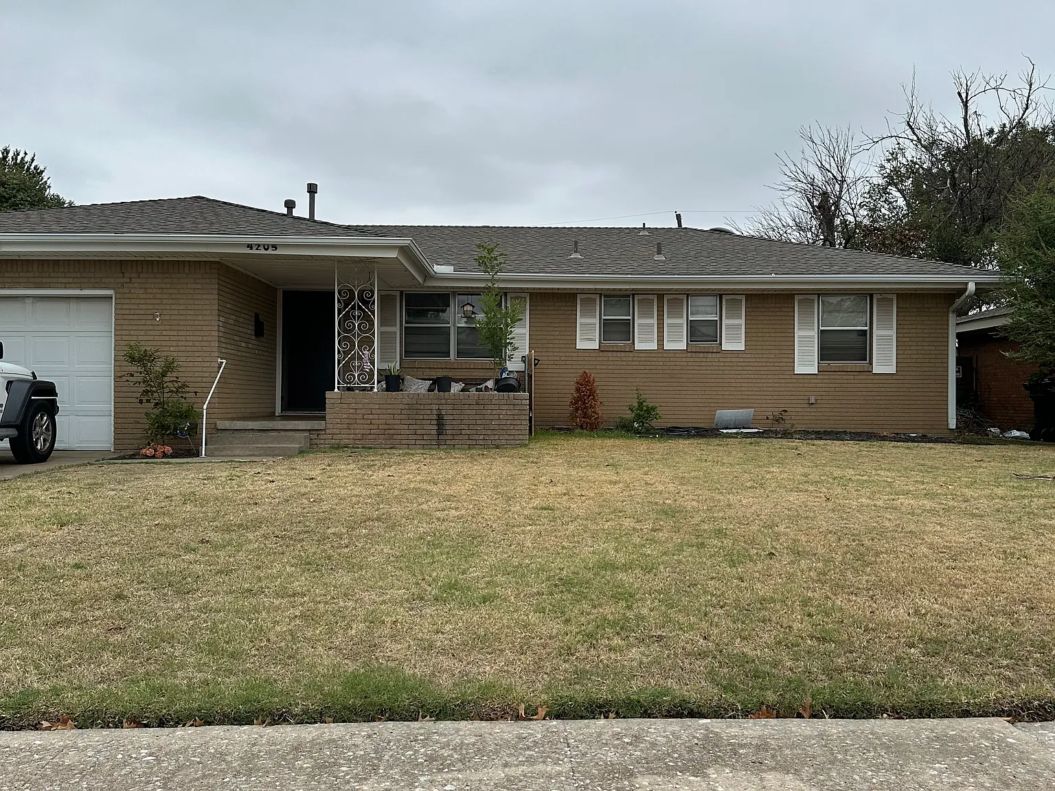 3 bed, 1.5 bath, 1079 sqft, $1,350 — Photo 2