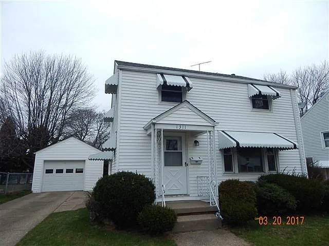 1311 Milford St NE photo 1