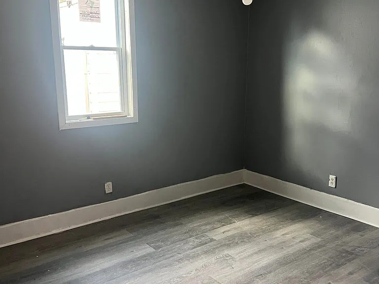 2509 Howard St — Photo 12