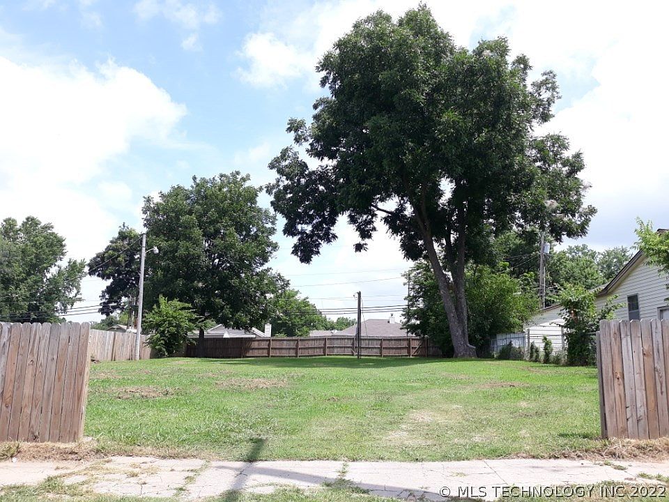 1st image of 335 W Cypress St