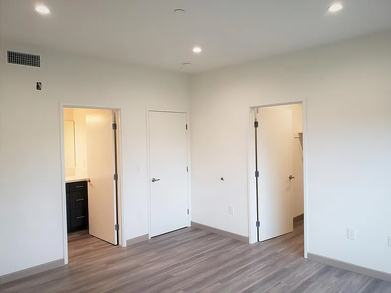 318 N Wilton Pl #5 — Photo 13