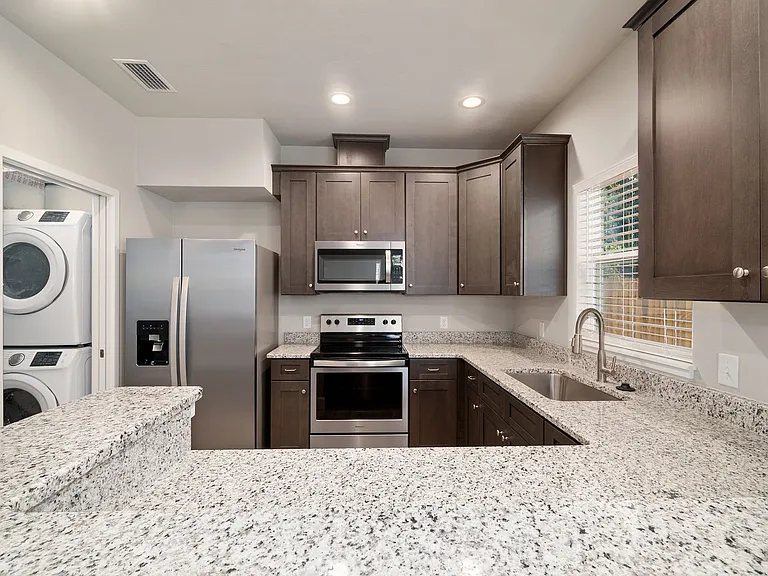 622 NW 3rd Ave #11 — Photo 7