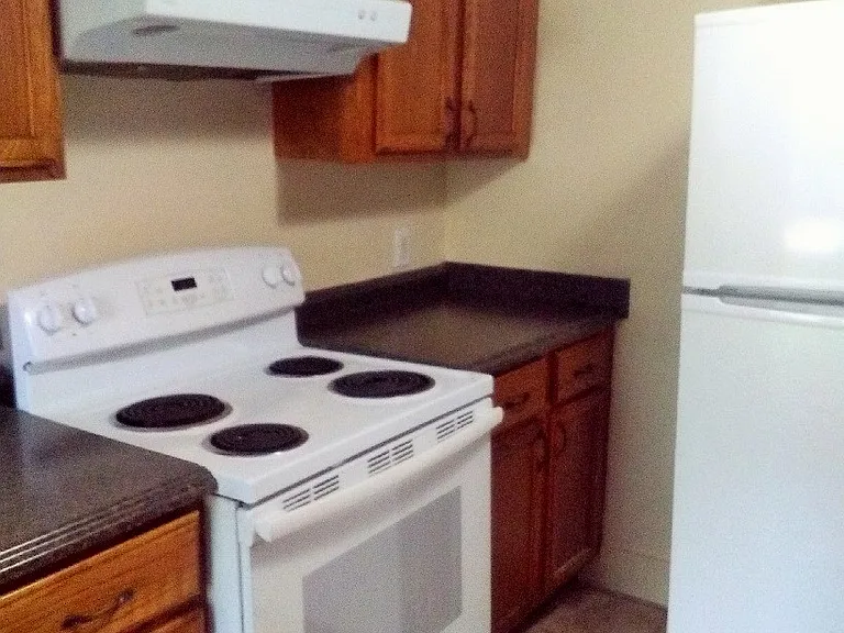1424 Lyons Ave — Photo 3