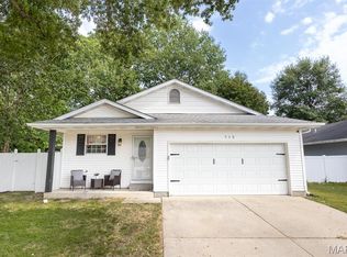 712 Country Oaks Ln, O'fallon, IL 62269