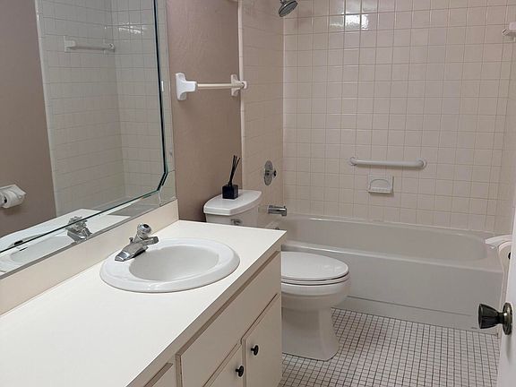 5th image of 2280 SHEPARD Street #306