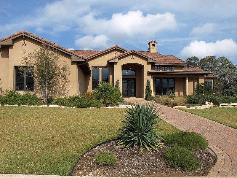 Spectacular single story home in Cimarron HIlls