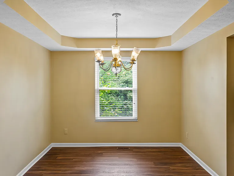 1637 Cantebury Ln — Photo 4