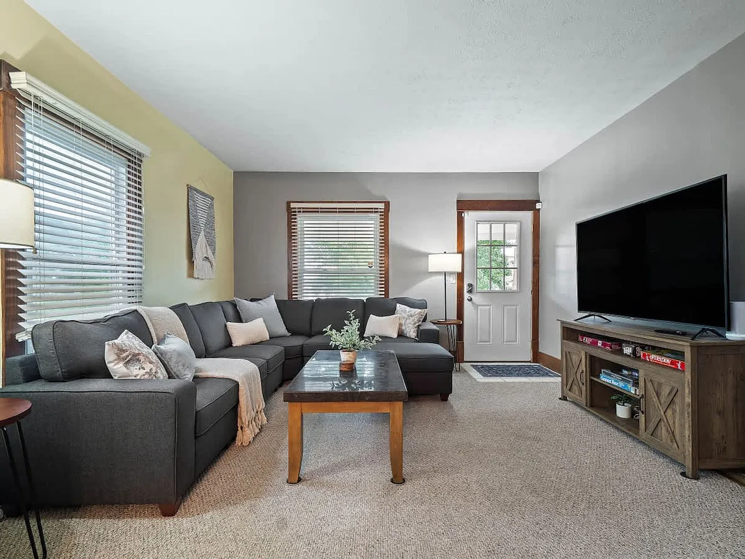 3 bed, 1.0 bath, 1162 sqft, $2,365 — Photo 1
