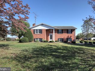 645 Lee Dr, Greencastle, PA 17225