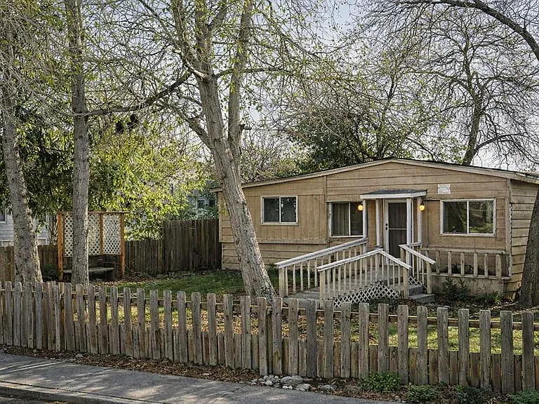 404 S Foote Ave — Photo 1