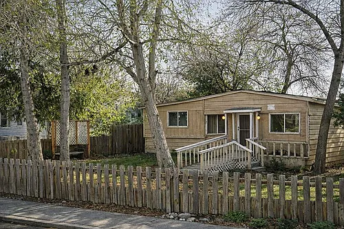 404 S Foote Ave Photo 1