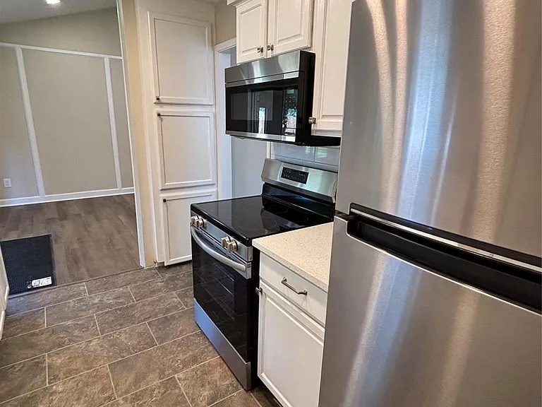 4526 McCleester Dr — Photo 8