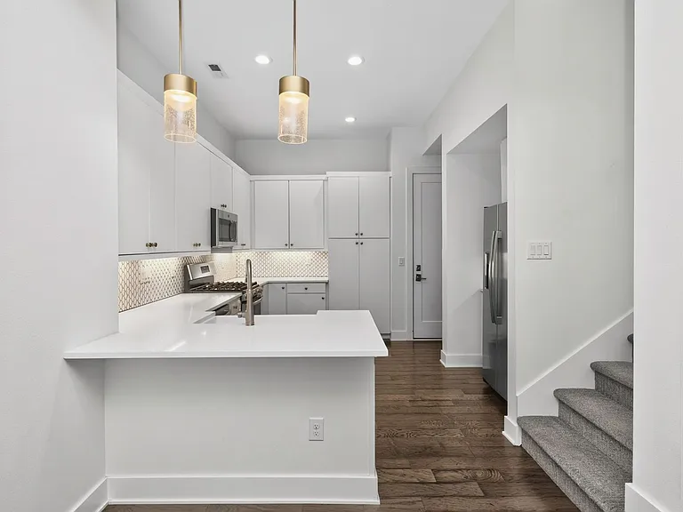 244 E Center St — Photo 8