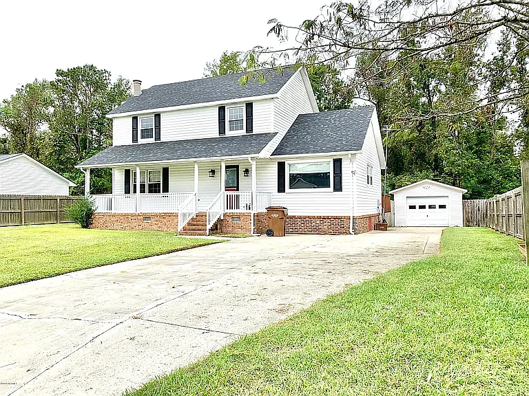 104 Balsam Rd — Photo 1