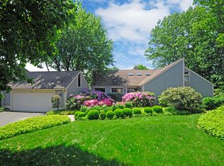 625 W Lyon Farm Dr, Greenwich, CT 06831