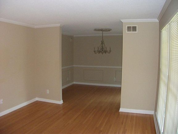3rd image of 5274 Longacre Ave