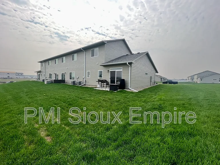 5510 E Lebridge St — Photo 2