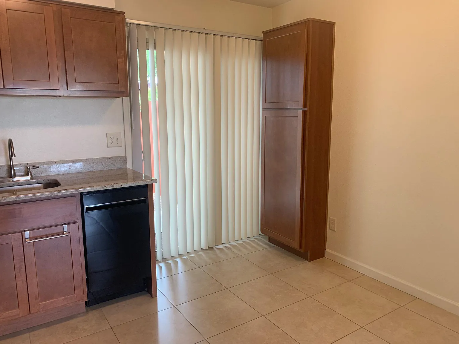 2 bed, 750 sqft, $1,325 — Photo 3