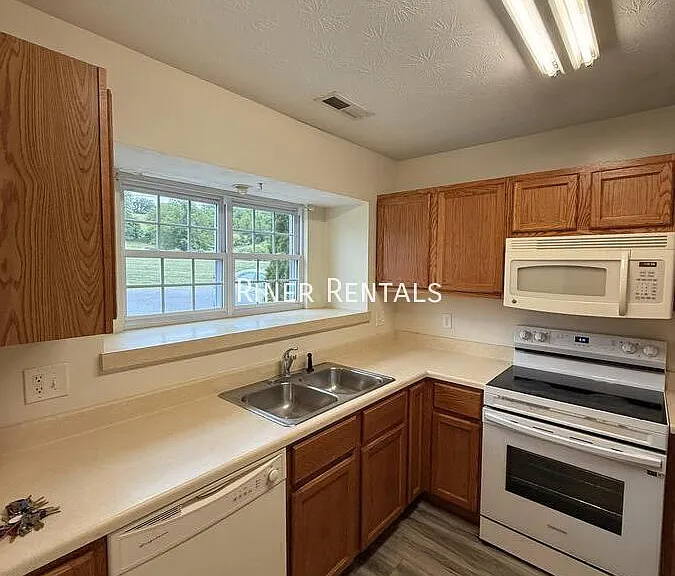 2412 Millwood Loop — Photo 4