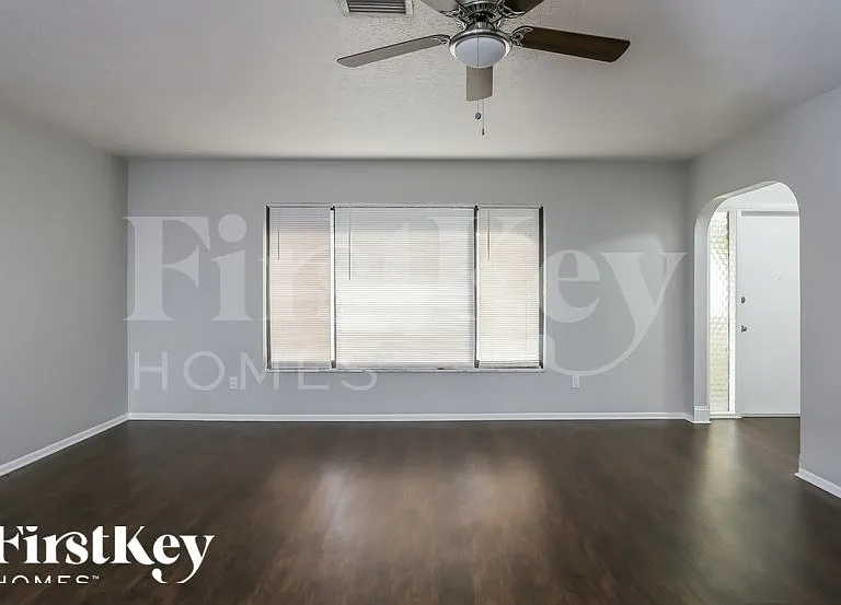 3423 SE 8th Pl — Photo 4