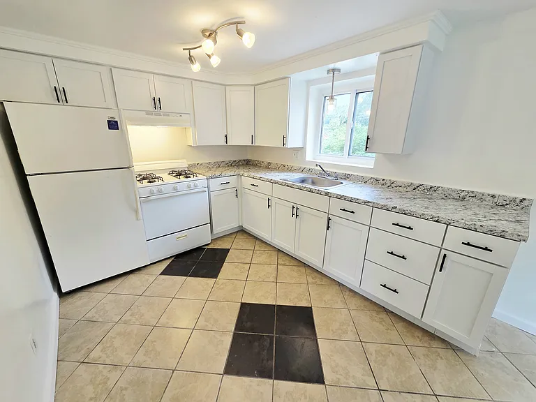 602 Academy St #2 — Photo 12