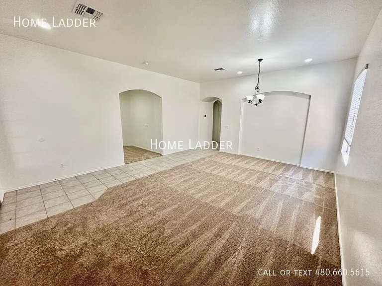 6822 S 55th Ln — Photo 3