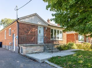 17 Clevedon St, Toronto, ON M3M 1M3