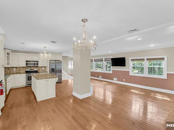 5th image of 40 Rickland Rd