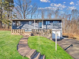 34 Braeside Dr, Hamden, CT 06514
