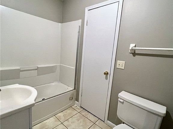4th image of 821 Lesa Street