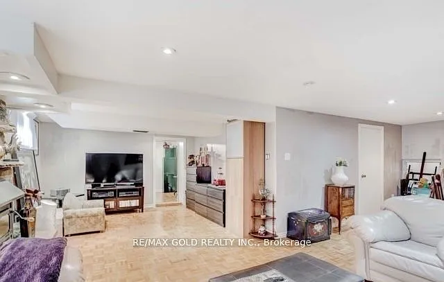 6 Monaco Ct — Photo 21