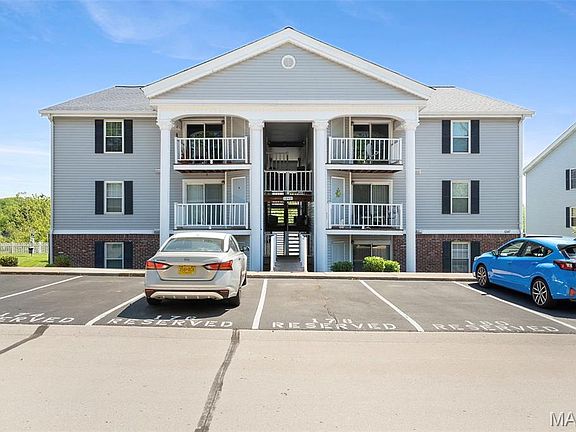 2nd image of 1247 Creve Coeur Crossing Ln APT J