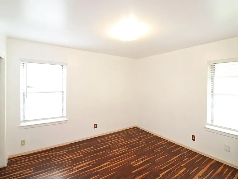9107 Rustown Dr — Photo 16