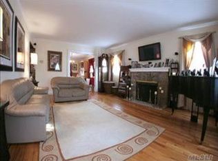 137 Commonwealth St, Franklin Square, NY 11010