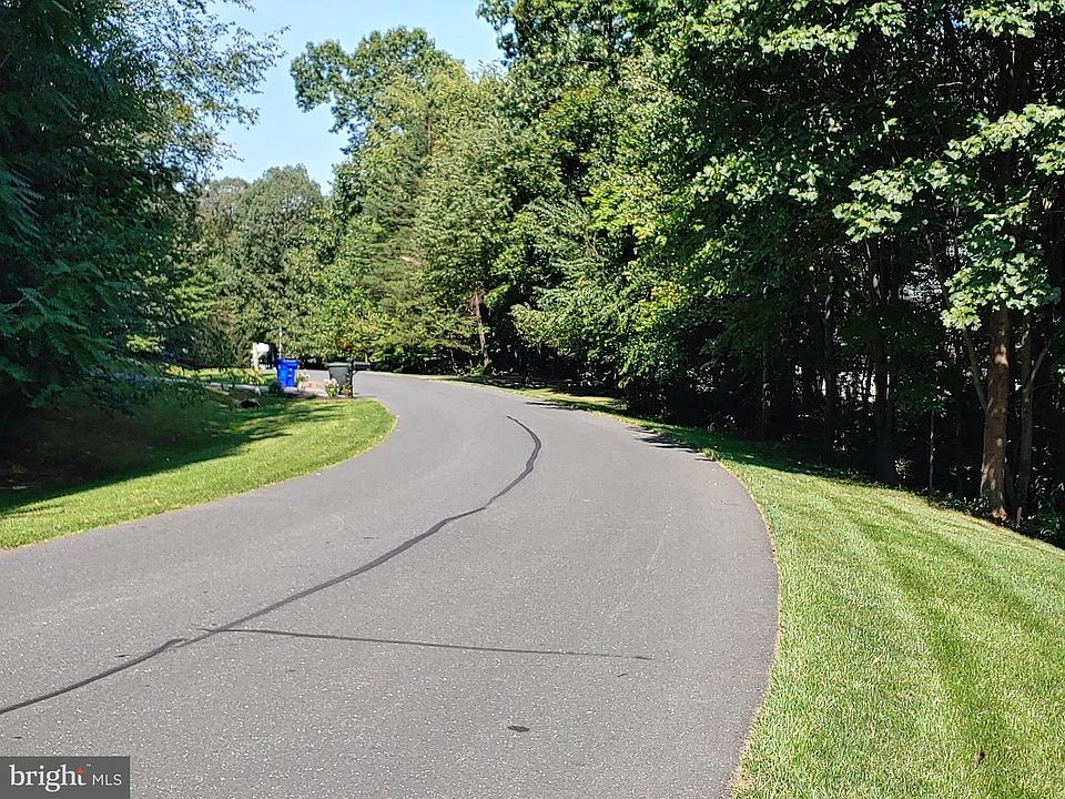 1st image of 2 Thompson Dr SE