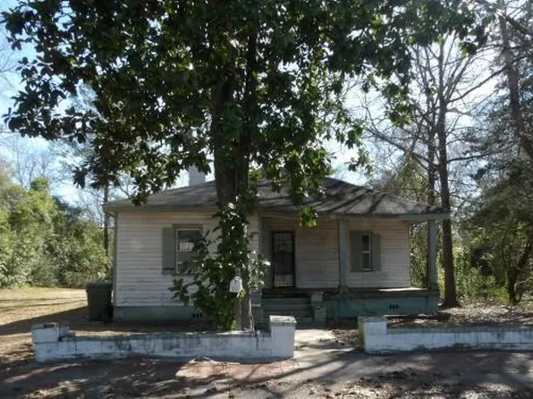 1814 Gordon St, Camden, SC 29020