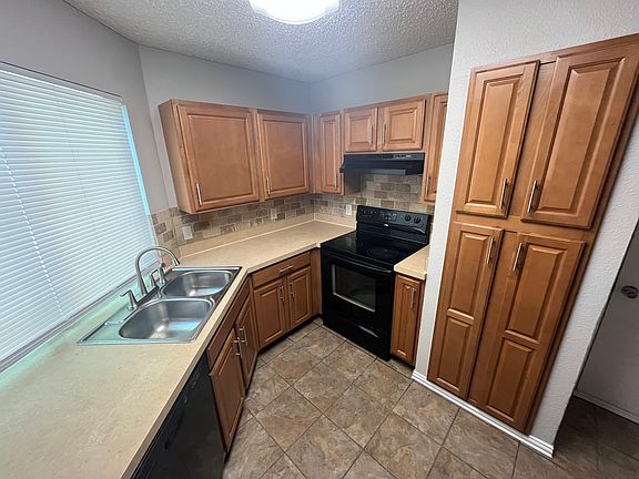 2nd image of 1419 Colonnade Dr