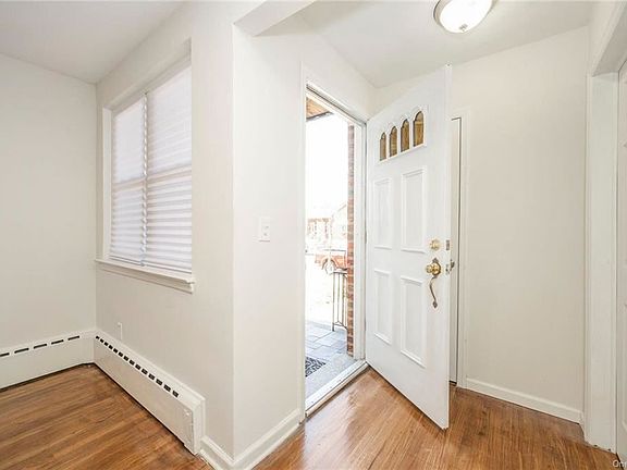 4th image of 1008 Huntington Ave