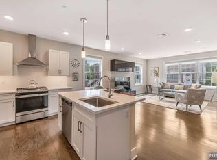 3205 Rio Vista Ln, Northvale, NJ 07647